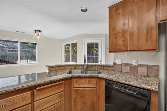 100 Brierwood Drive, Talent, OR 97540