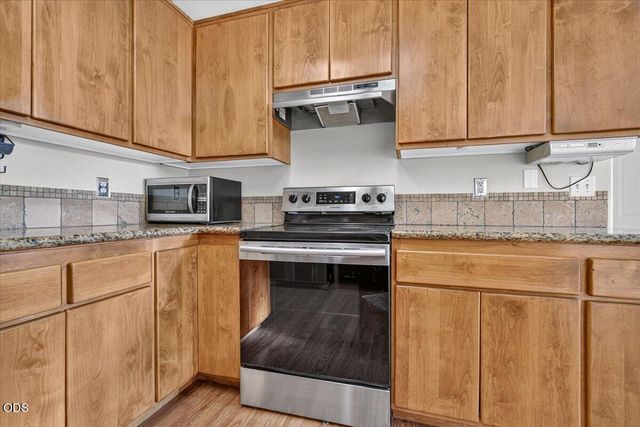 100 Brierwood Drive, Talent, OR 97540
