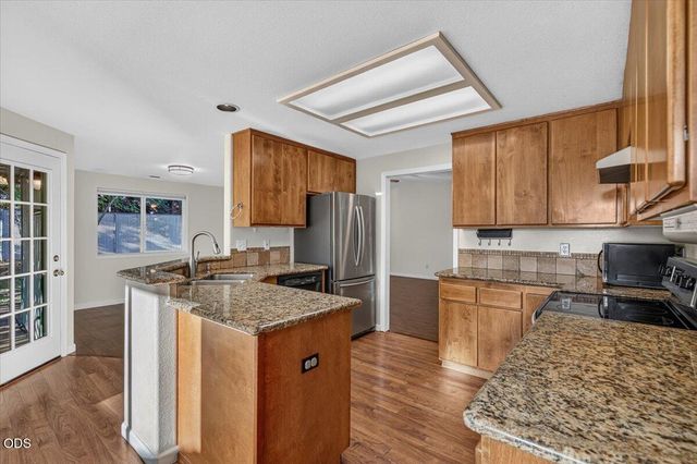100 Brierwood Drive, Talent, OR 97540