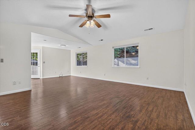 100 Brierwood Drive, Talent, OR 97540
