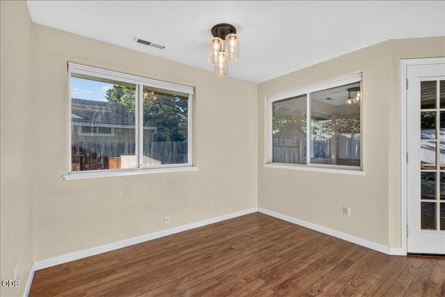 100 Brierwood Drive, Talent, OR 97540