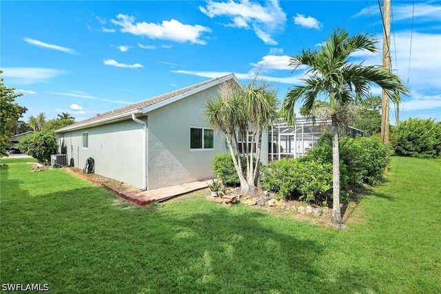 9814 Country Oaks DR, Fort Myers, FL 33967