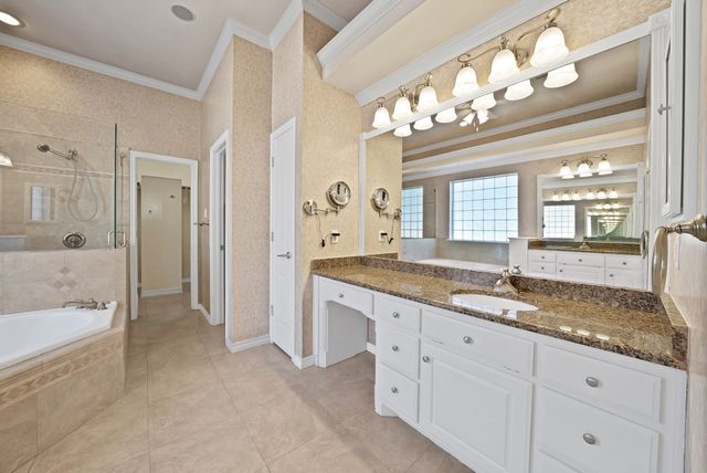 1001 Tennison Drive, Euless, TX 76039