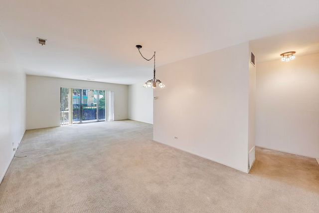 221 N KENILWORTH Avenue 105, Oak Park, IL 60302