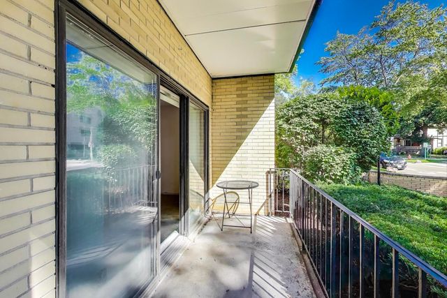 221 N KENILWORTH Avenue 105, Oak Park, IL 60302