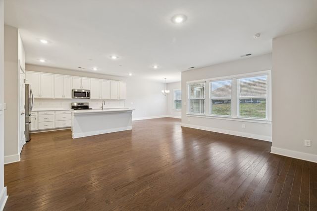 428 Triple Crown Cir, Gallatin, TN 37066