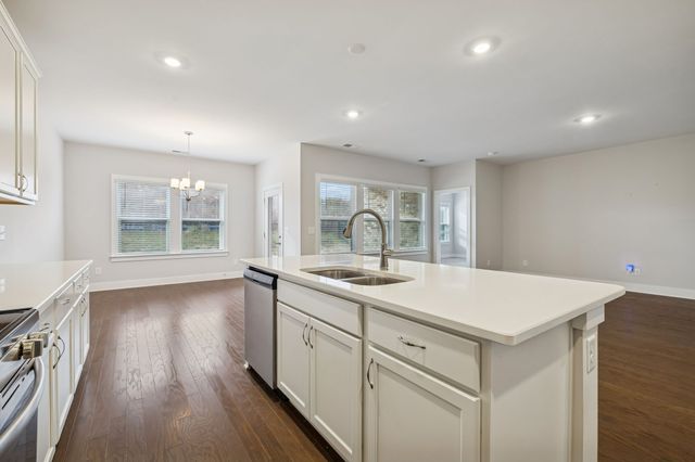 428 Triple Crown Cir, Gallatin, TN 37066