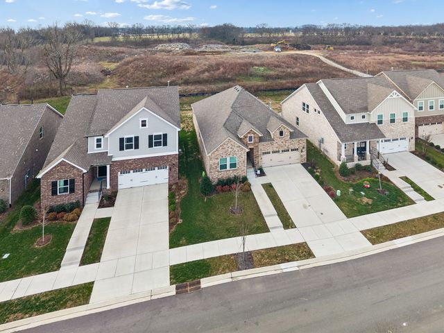 428 Triple Crown Cir, Gallatin, TN 37066