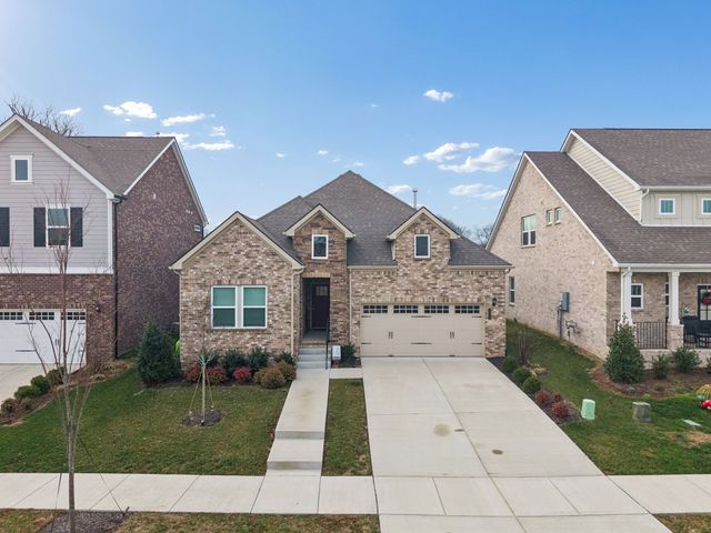428 Triple Crown Cir, Gallatin, TN 37066