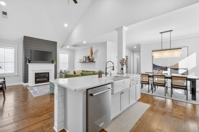 3213 Vinemont Dr, Thompsons Station, TN 37179