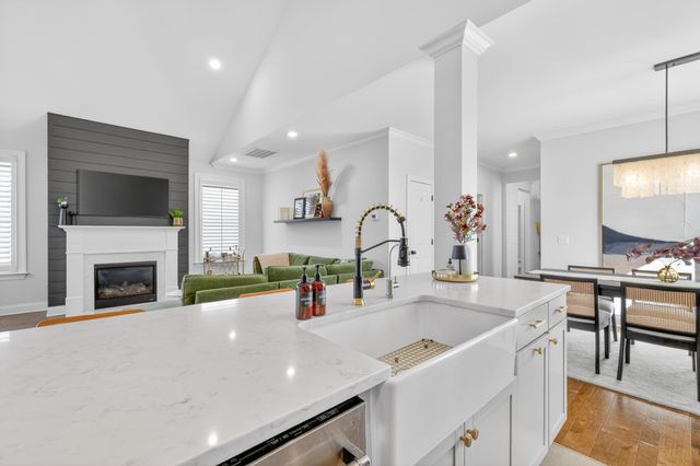 3213 Vinemont Dr, Thompsons Station, TN 37179