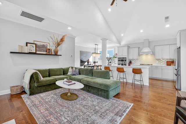 3213 Vinemont Dr, Thompsons Station, TN 37179