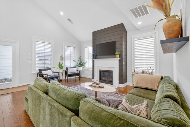 3213 Vinemont Dr, Thompsons Station, TN 37179