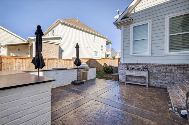 3213 Vinemont Dr, Thompsons Station, TN 37179