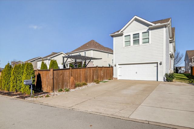 3213 Vinemont Dr, Thompsons Station, TN 37179