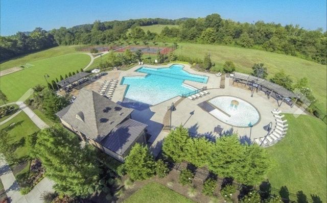 3213 Vinemont Dr, Thompsons Station, TN 37179