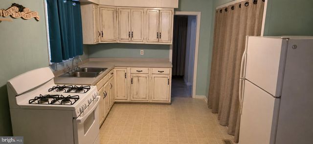 4 N HILLTOP AVE, Somerdale, NJ 08083