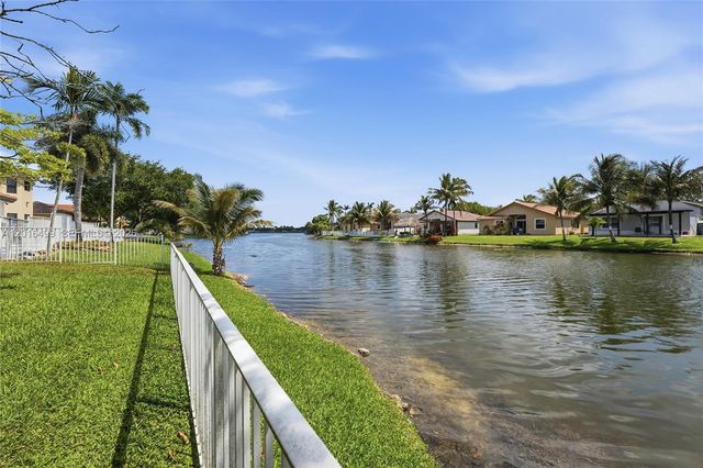 4980 SW 137th Ter, Miramar, FL 33027