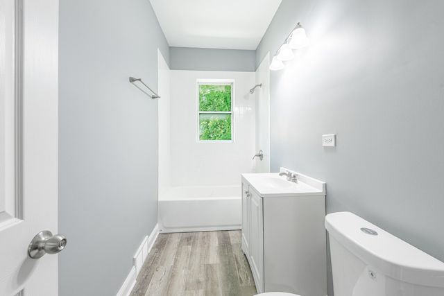 1310 E 72nd Street, Chicago, IL 60619