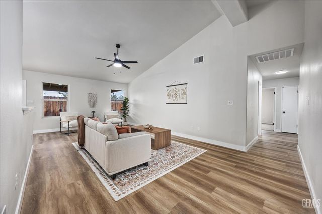 11714 Wrangler Drive, Bakersfield, CA 93314