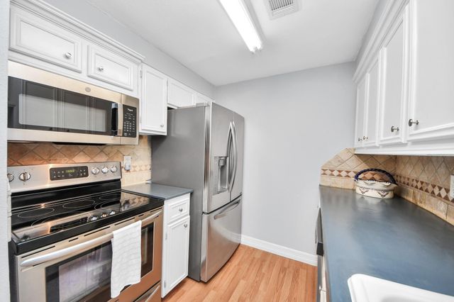 5711 Sugar Hill Drive 117, Houston, TX 77057