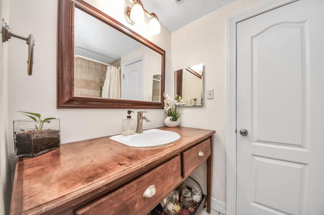 5711 Sugar Hill Drive 117, Houston, TX 77057