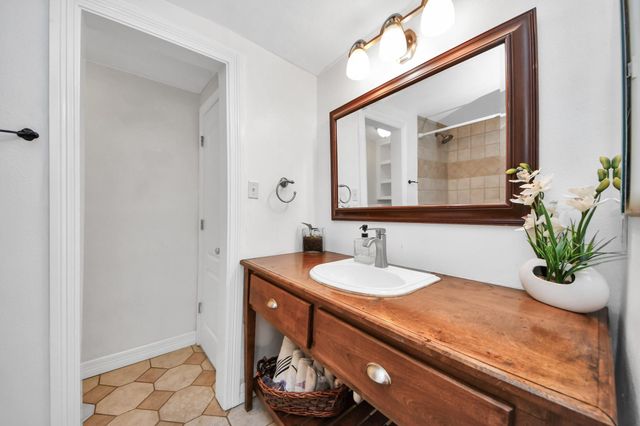 5711 Sugar Hill Drive 117, Houston, TX 77057