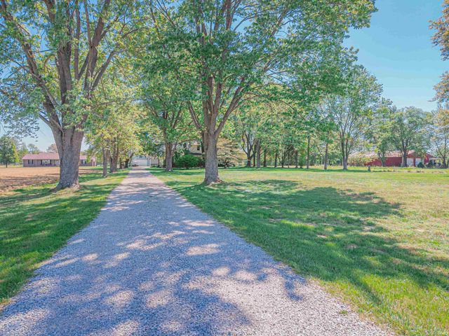3700 Bullocktown Road, Boonville, IN 47601