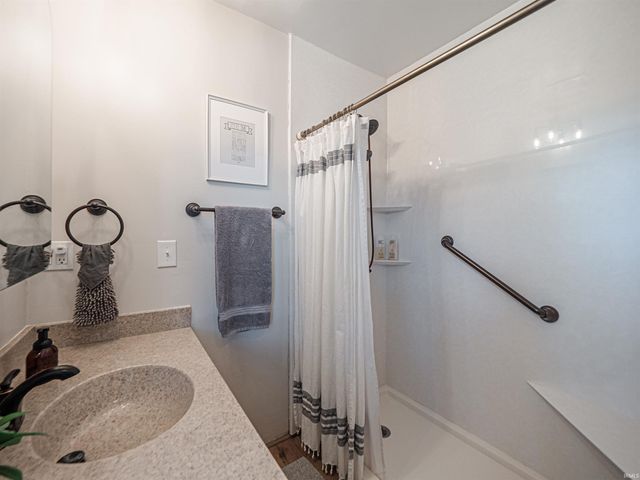 3700 Bullocktown Road, Boonville, IN 47601