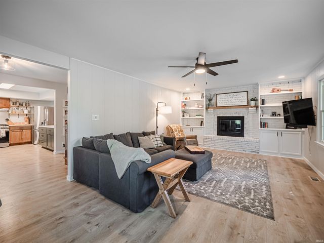 3700 Bullocktown Road, Boonville, IN 47601