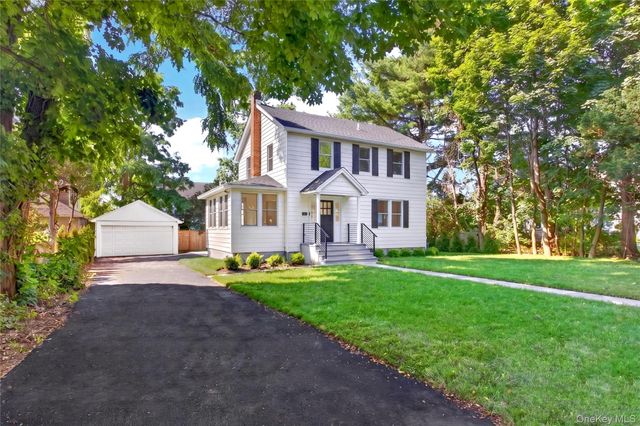 118 Willow Street, Roslyn Heights, NY 11577