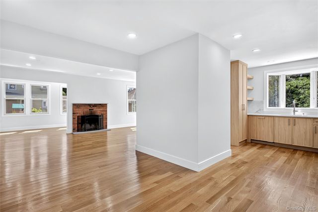 118 Willow Street, Roslyn Heights, NY 11577