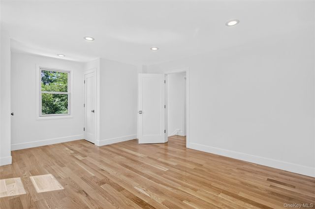 118 Willow Street, Roslyn Heights, NY 11577