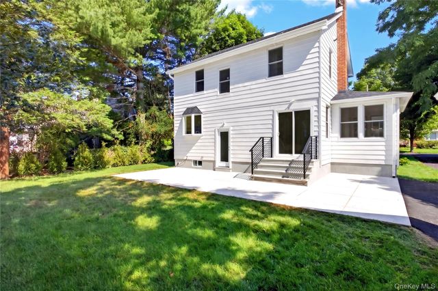 118 Willow Street, Roslyn Heights, NY 11577