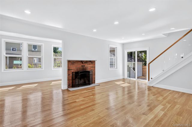 118 Willow Street, Roslyn Heights, NY 11577