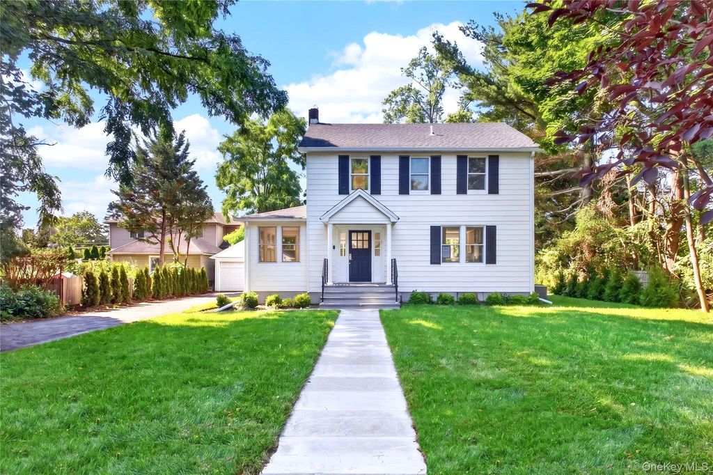 118 Willow Street, Roslyn Heights, NY 11577