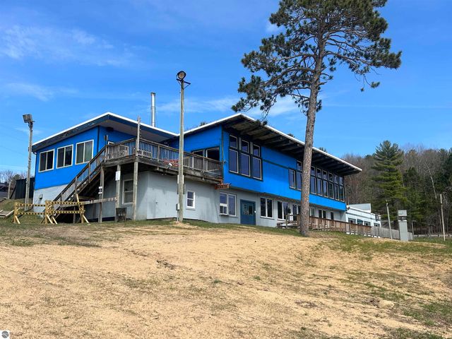 3423 Holiday Ridge Road, Traverse City, MI 49696