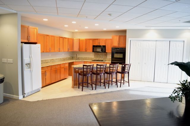 1 Renaissance Place 207, Palatine, IL 60067