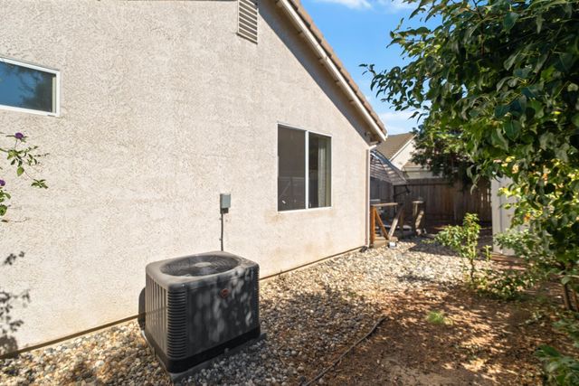 4001 Saintsbury Dr, Sacramento, CA 95834