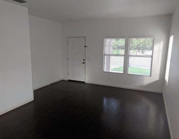 4001 Saintsbury Dr, Sacramento, CA 95834