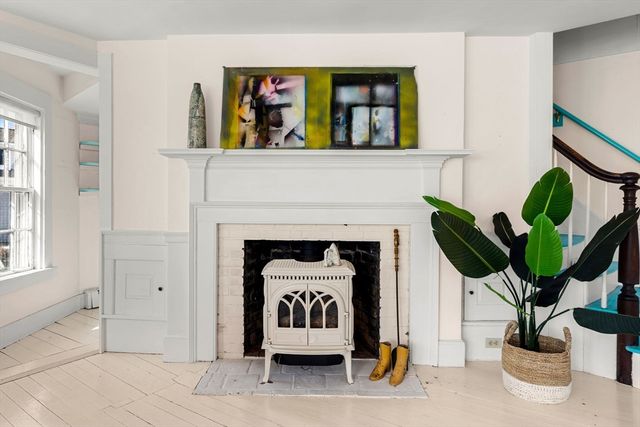 561 Commercial St, Provincetown, MA 02657