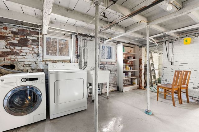 561 Commercial St, Provincetown, MA 02657