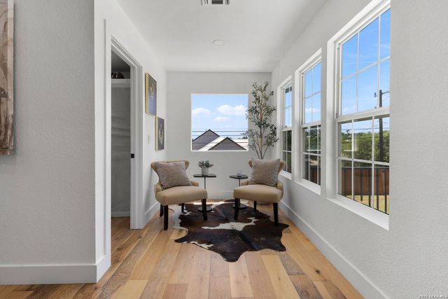 110 BRYKER DR, Terrell Hills, TX 78209