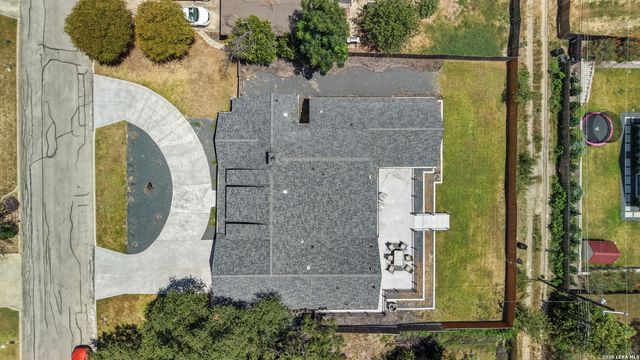 110 BRYKER DR, Terrell Hills, TX 78209