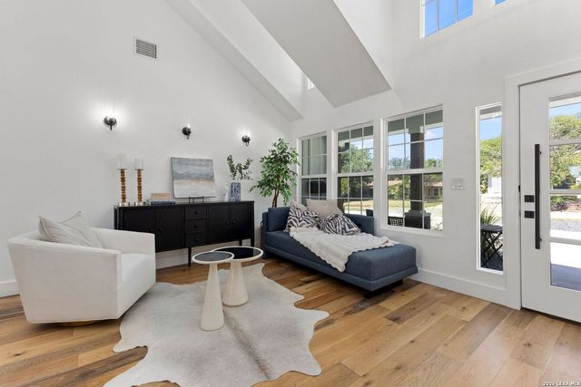 110 BRYKER DR, Terrell Hills, TX 78209