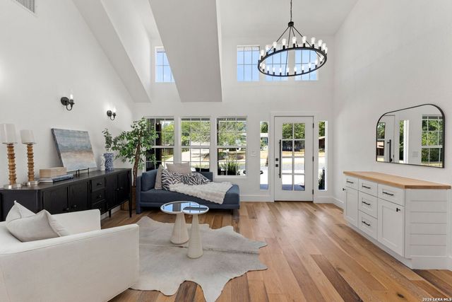 110 BRYKER DR, Terrell Hills, TX 78209