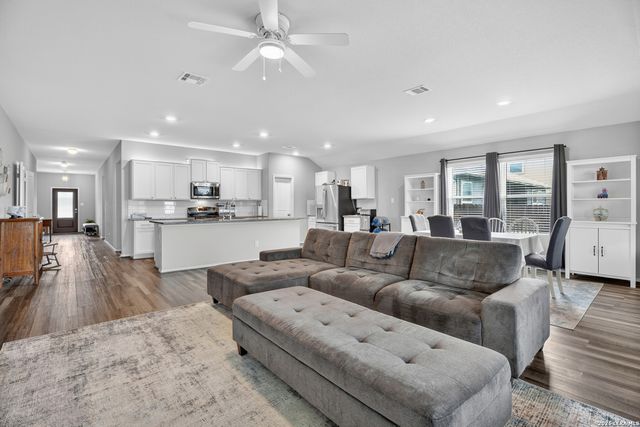 431 Mallow DR, New Braunfels, TX 78130