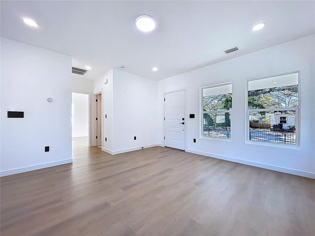 4613 QUEENSBORO AVENUE S, St Petersburg, FL 33711