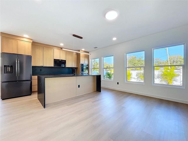 4613 QUEENSBORO AVENUE S, St Petersburg, FL 33711