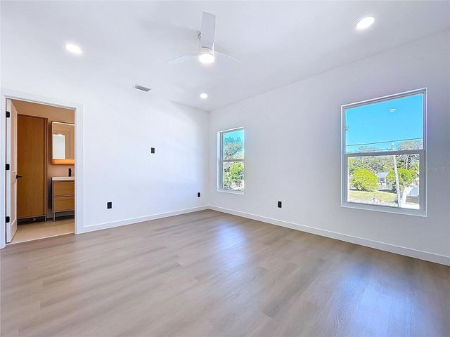 4613 QUEENSBORO AVENUE S, St Petersburg, FL 33711